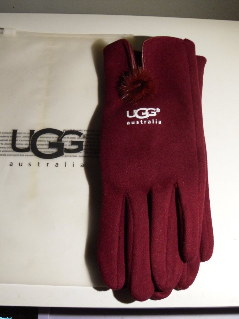UGG women's gloves maroon new